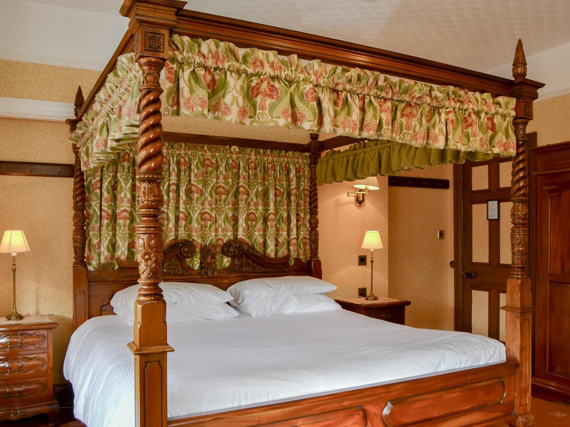 Newstead * Windermere